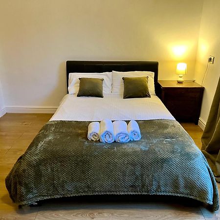 Housefield Stay, Room 4 Stoke-on-Trent ภายนอก รูปภาพ