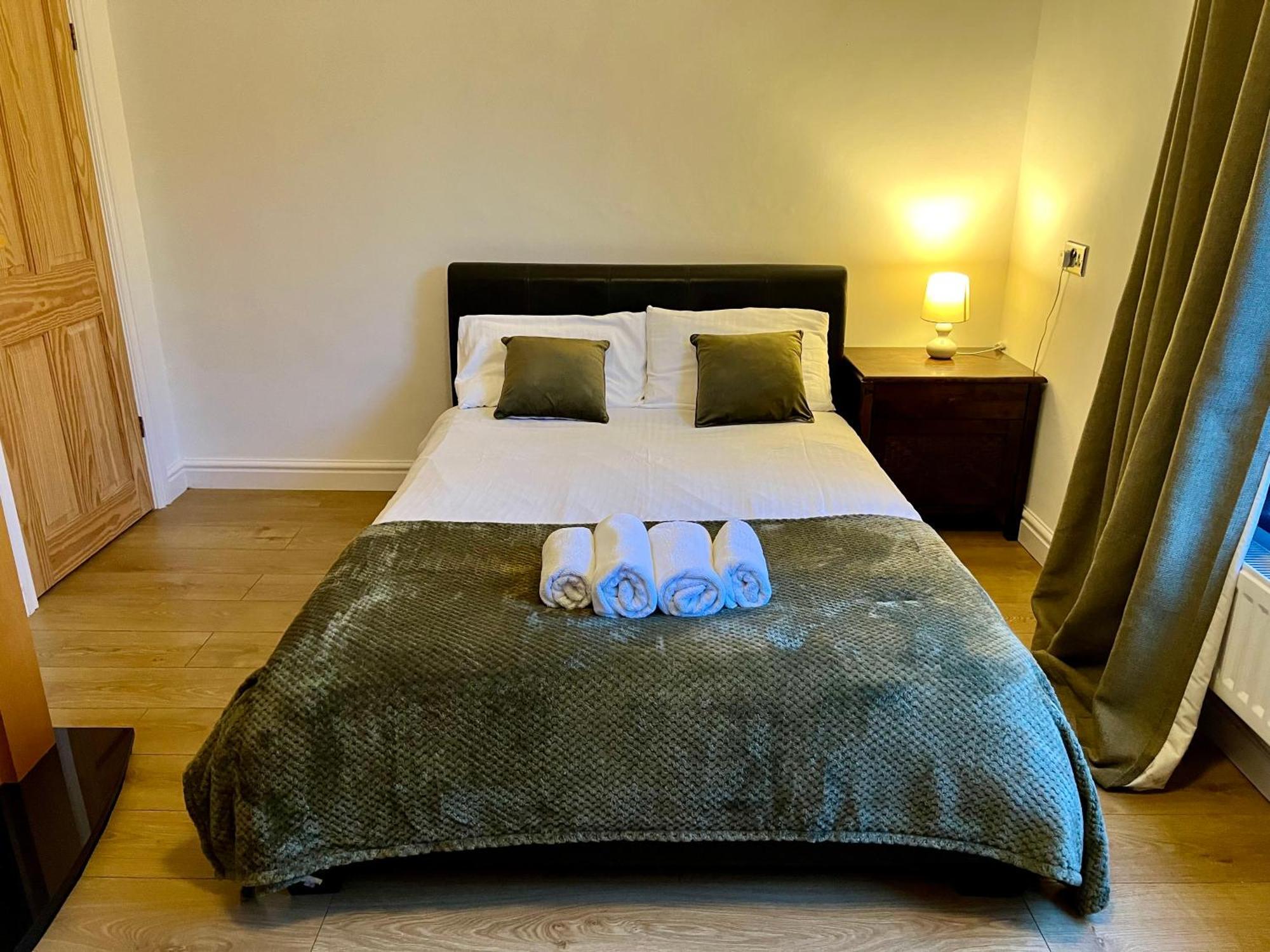 Housefield Stay, Room 4 Stoke-on-Trent ภายนอก รูปภาพ