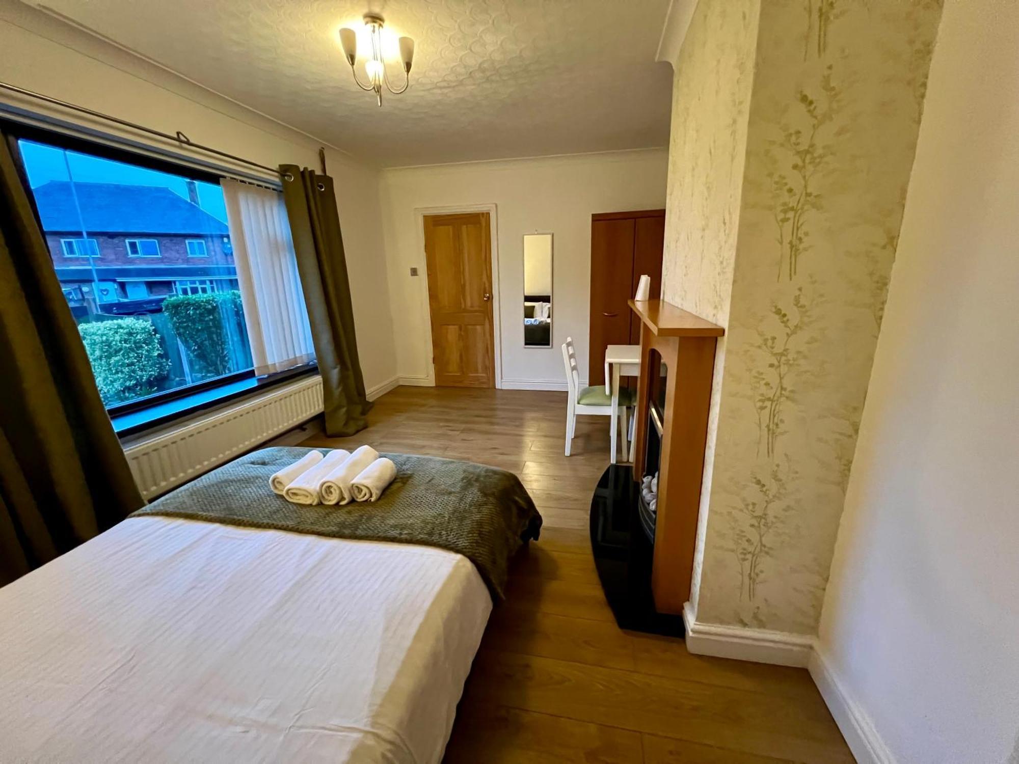Housefield Stay, Room 4 Stoke-on-Trent ภายนอก รูปภาพ
